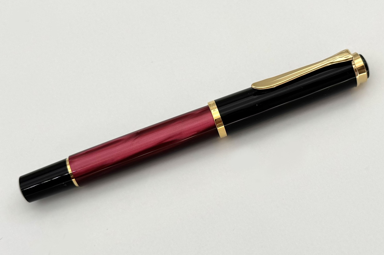 PelikanSEClassicM200MarbledRedFP_D